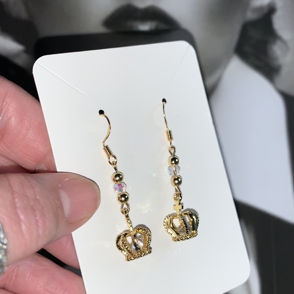 Handcrafted Crown with Zirconia Dangle Earrings - Picture 3 of 13
